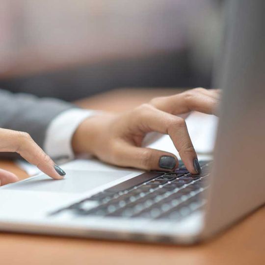 woman-using-laptop